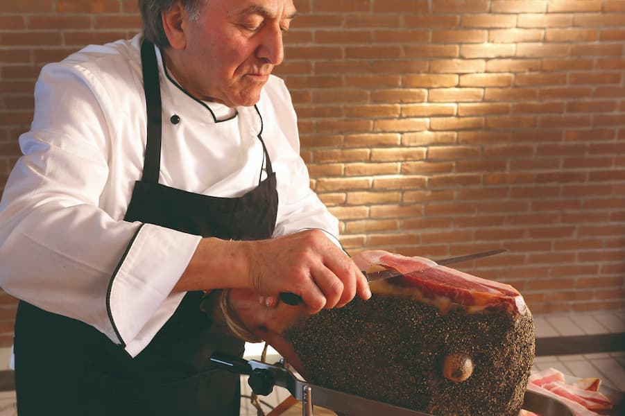 DQ5A1457low taglio a coltello, consorzio del prosciutto toscano