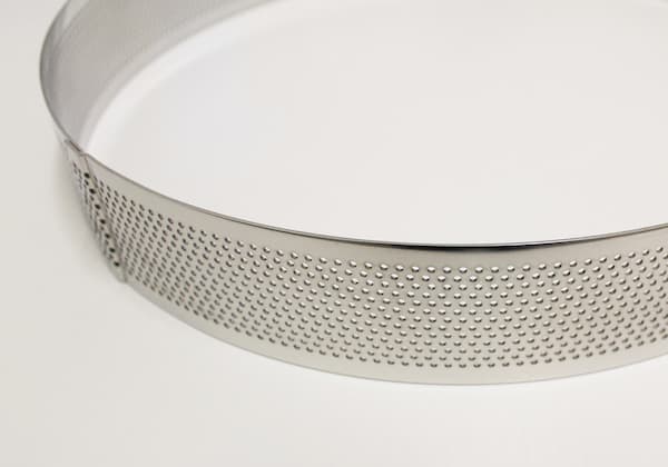 Calder-coppapasta-forato-tondo-particolare calder, fascia microforata tonda